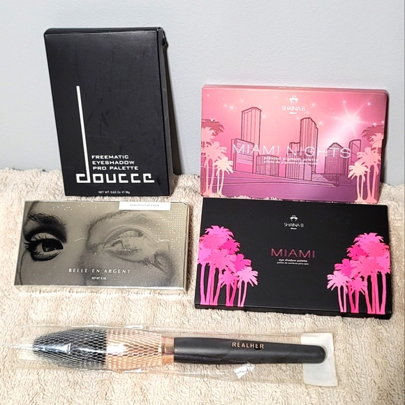 4 Eyeshadow Palette and 1 Brush Bundle Miami And Nights Doucce Belle En Argent